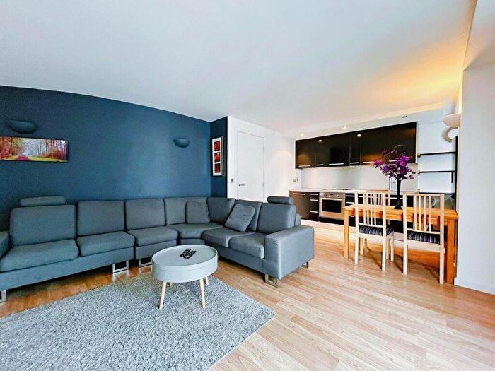 2 Bedroom Flat To Rent In Central Quarter, Wellington Street, Leeds, West Yorkshire, LS1