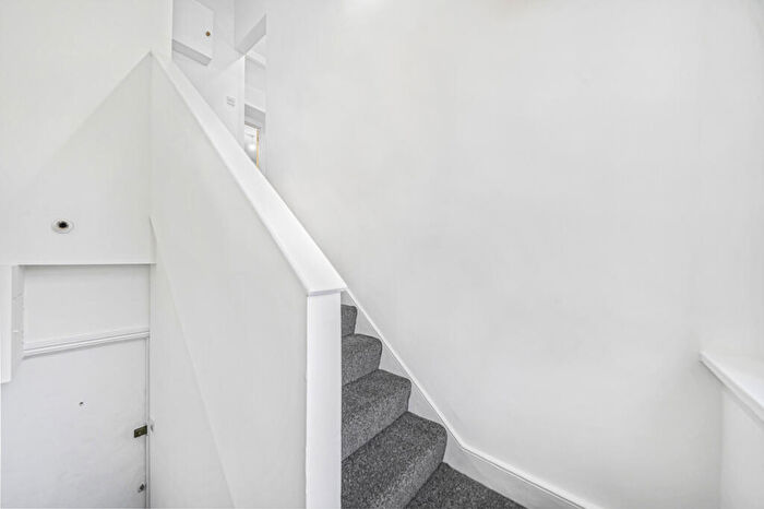 1 Bedroom Flat To Rent In Lower Clapton Road (), Flat, Hackney, E5