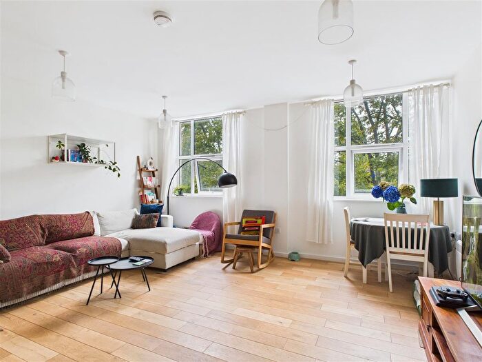 2 Bedroom Flat To Rent In Bromyard Avenue, London, W3