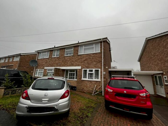 3 Bedroom Semi-Detached House To Rent In Abbey Road, Witney, OX28