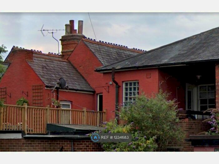 2 Bedroom Flat To Rent In Badshot Lea Road, Farnham GU9