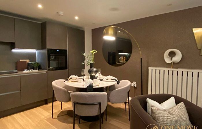 2 Bedroom Flat For Sale In Cecil Road, London, W3