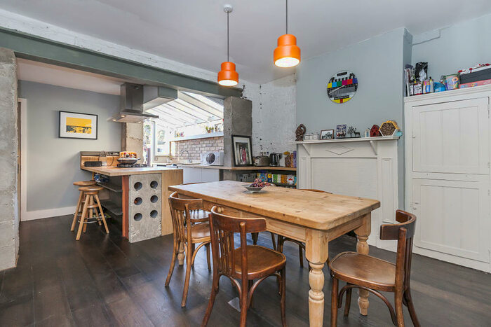 2 Bedroom Terraced House To Rent In Woodville Road, Walthamstow, London, E17