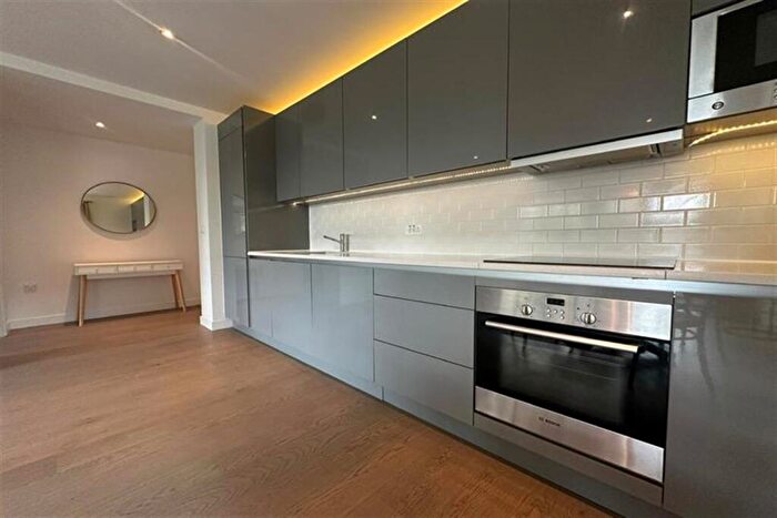 2 Bedroom Apartment To Rent In Mansfield Point, Rodney Road, Elephant & Castle, London, SE17