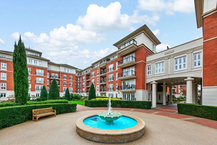 3 Bedroom Flat To Rent In Clevedon Road, East Twickenham, TW1