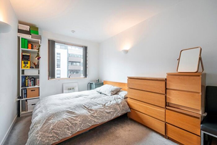 2 Bedroom Flat For Sale In Gainsborough Studios North, Poole Street, N1