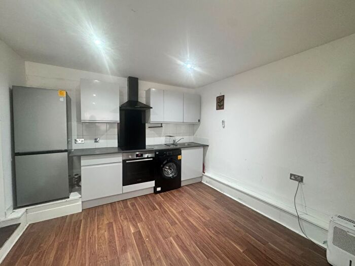 1 Bedroom Studio To Rent In Hillcross Avenue, Morden, SM4