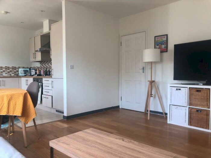 2 Bedroom Flat To Rent In Warham Road, South Croydon, CR2