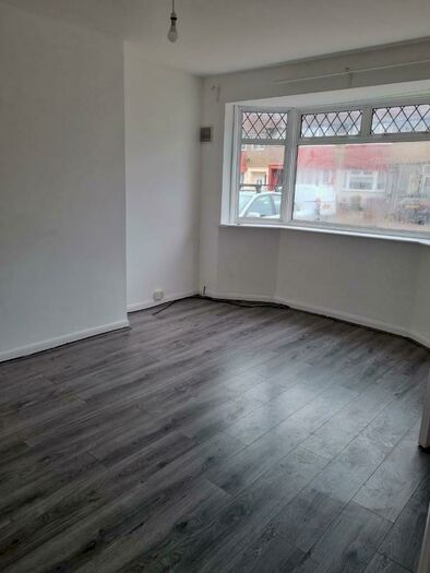 3 Bedroom Detached House To Rent In Naseby Road, Dagenham, RM10