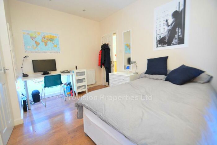 14 Bedroom Semi-Detached House To Rent In North Grange Road, Hyde Park, Leeds, LS6