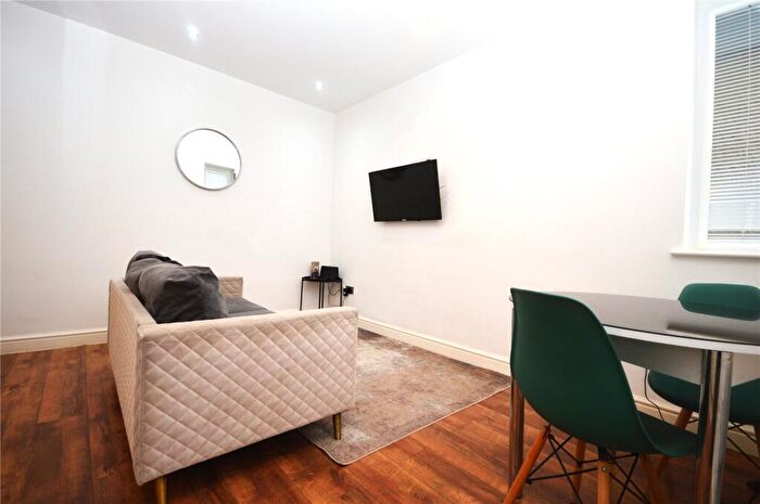 2 Bedroom Apartment To Rent In Sanford Street, Swindon, SN1