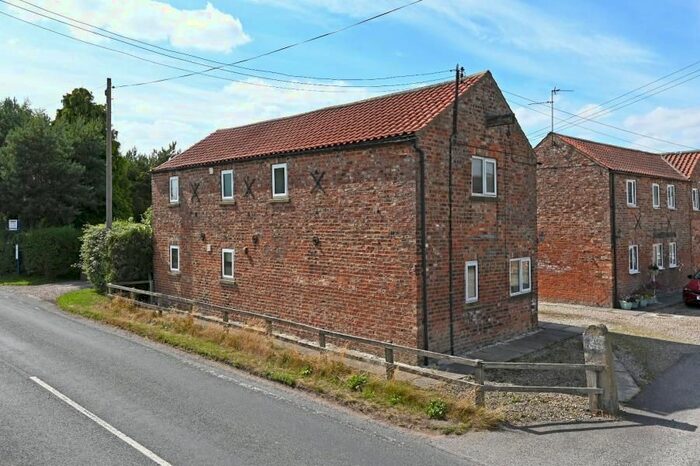 3 Bedroom Detached House To Rent In The Old Stables, Stockton Lane, York, YO32