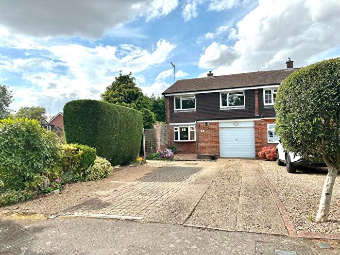 4 Bedroom End Of Terrace House For Sale In Howard Agne Close, Bovingdon, HP3