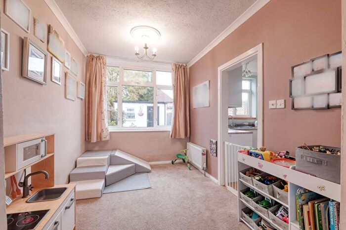 3 Bedroom Semi-detached House For Sale In Kingshurst Road, Birmingham, B31