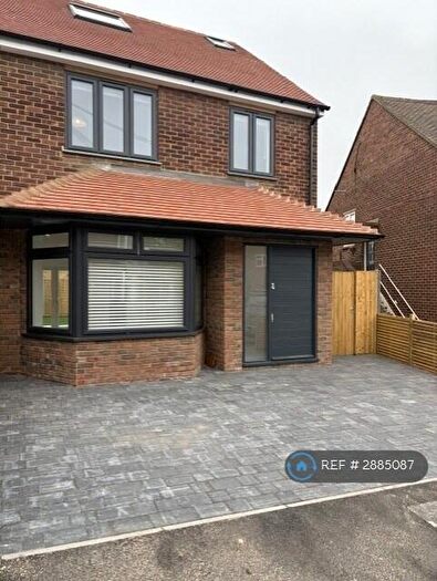 4 Bedroom Semi-Detached House To Rent In Childs Crescent, Swanscombe, DA10