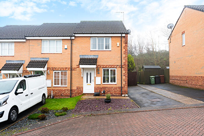 2 Bedroom End Of Terrace House For Sale In Cornstone Fold, Leeds, LS12