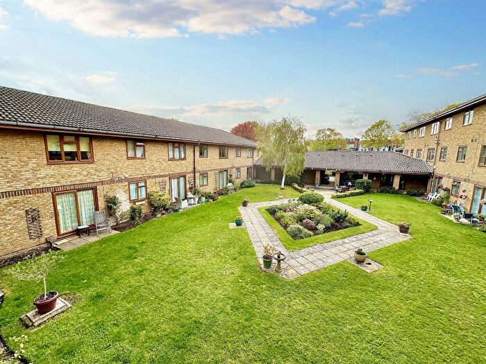 1 Bedroom Flat For Sale In Outwood Common Road, Billericay, CM11