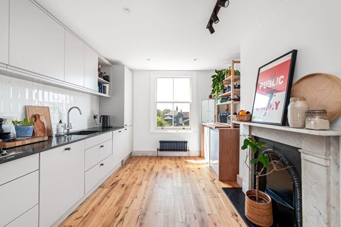 3 Bedroom Flat For Sale In Waller Road, New Cross, London, SE14