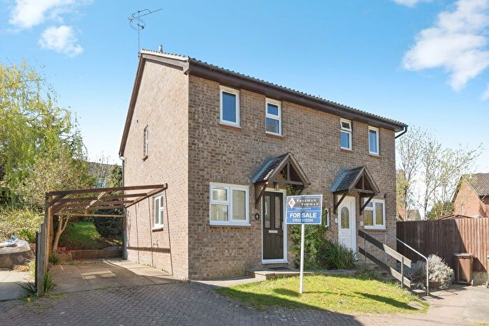 2 Bedroom Semi Detached House For Sale In Willow Walk, Tunbridge Wells, Kent, TN2