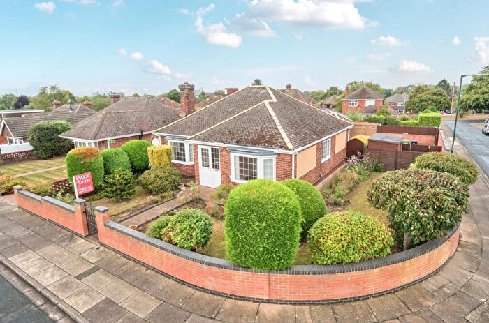 3 Bedroom Detached Bungalow For Sale In Thirkleby Crescent, DN32