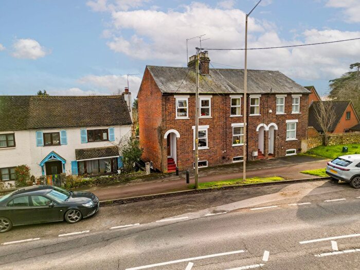 3 Bedroom Terraced House For Sale In Oxford Road, Stone, HP17