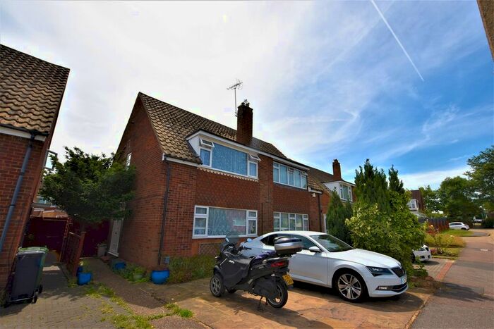 3 Bedroom Semi-Detached House To Rent In Ousden Drive, Cheshunt, EN8