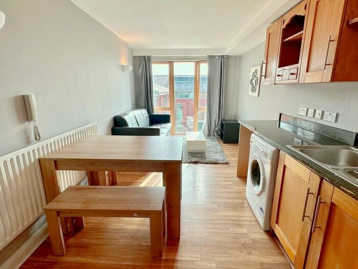 2 Bedroom Apartment To Rent In Raleigh Square, Raleigh Street, Arboretum, NG7