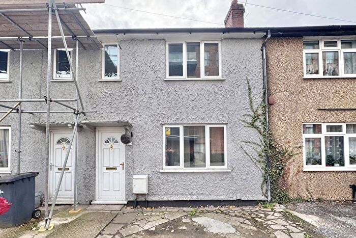 3 Bedroom Property To Rent In Mill Street, Slough, SL2