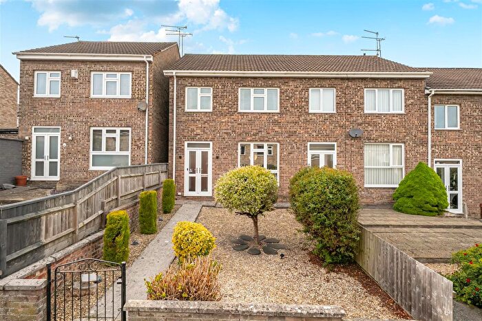 3 Bedroom End Of Terrace House For Sale In Whitecroft Way, Kingswood, Bristol, BS15