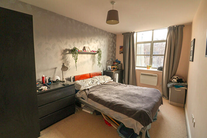 2 Bedroom Apartment For Sale In Wren Nest Mill, Glossop, SK13