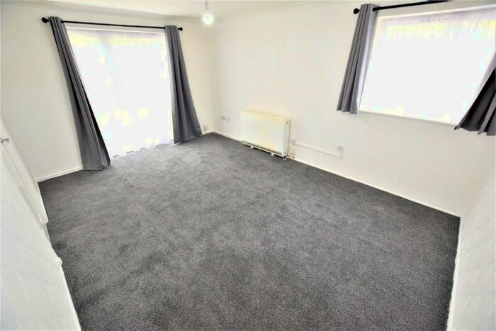 2 Bedroom Flat To Rent In Dellow Close, Ilford, IG2