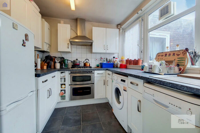 1 Bedroom Apartment For Sale In Levison Way, London, N19