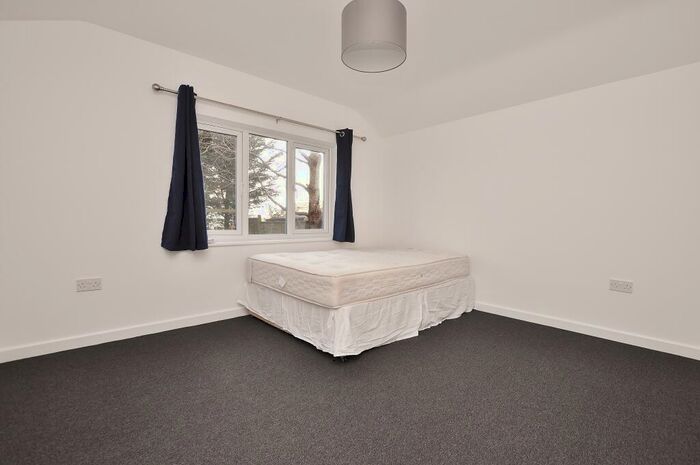 5 Bedroom Semi-Detached House To Rent In Fentum Road, Guildford, Surrey, GU2