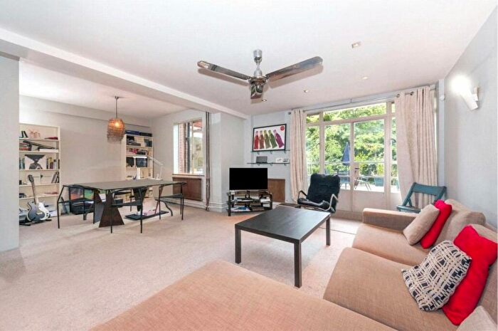2 Bedroom Flat To Rent In Cranfield House, - Southampton Row, London, WC1B