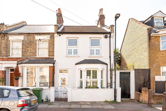 2 Bedroom End Terrace House For Sale In Davis Street, Plaistow, E13