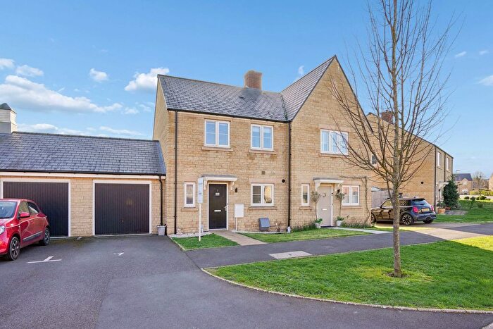 4 Bedroom Semi Detached House For Sale In Woodley Drive, Bampton, OX18