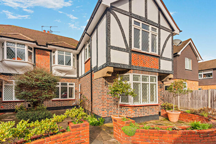 2 Bedroom Flat For Sale In Anne Boleyn Court, - London Road, Surrey, KT17