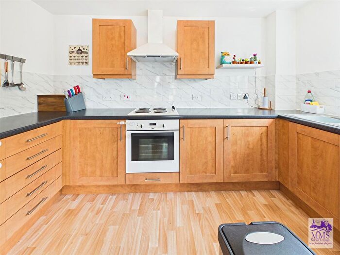 2 Bedroom Flat For Sale In Waterside, Gravesend, DA11
