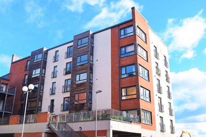 2 Bedroom Flat To Rent In Salamander Court, Leith, Edinburgh, EH6