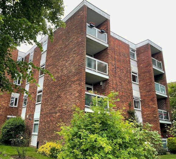 2 Bedroom Flat To Rent In Albemarle Road, Beckenham, Kent, BR3