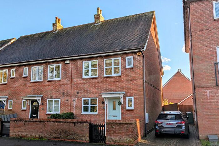 3 Bedroom End Of Terrace House For Sale In Knowle Avenue, Knowle Village, PO17