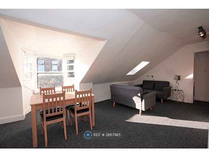 2 Bedroom Flat To Rent In Baker Street, Stirling, FK8