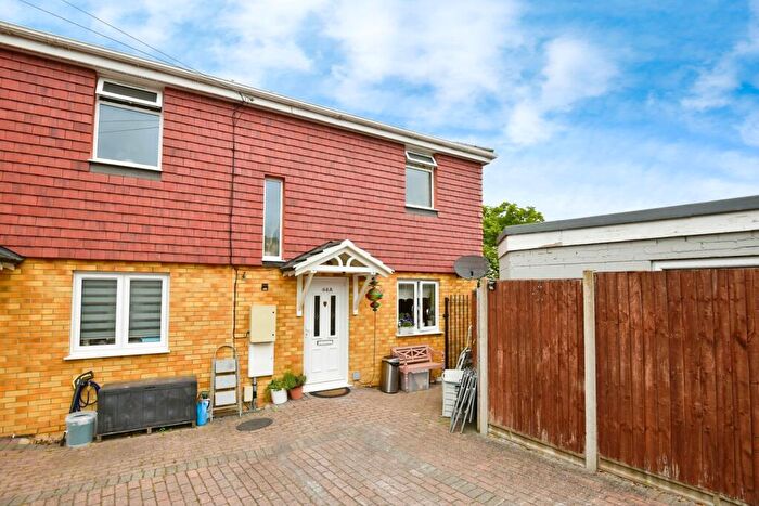 2 Bedroom End Of Terrace House For Sale In Chalkpit Hill, Chatham, Kent, ME4