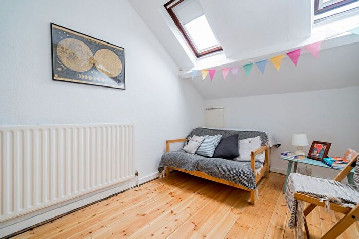 1 Bedroom Flat To Rent In Flat, Victoria Road, LS6