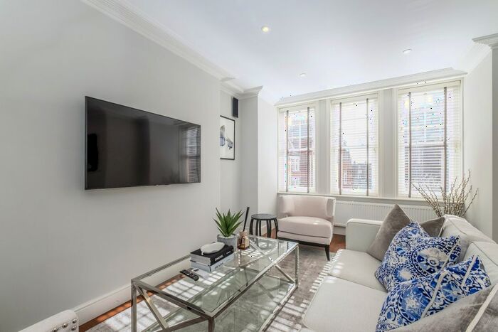 3 Bedroom Flat To Rent In King Street, London, W6