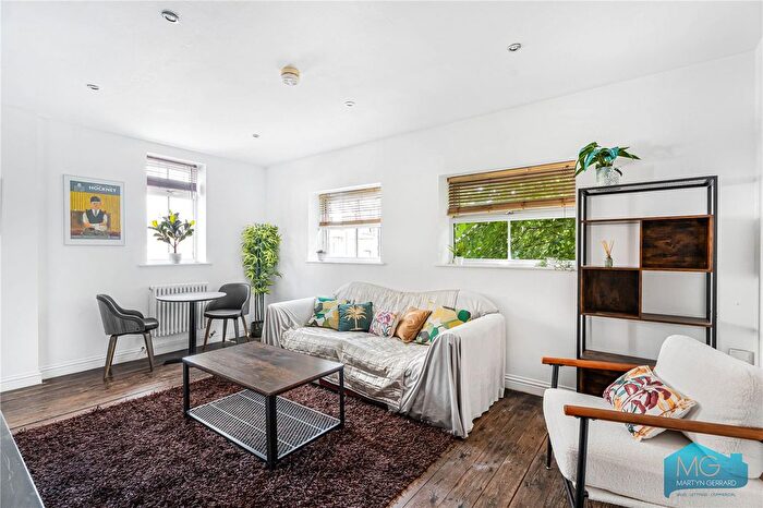 2 Bedroom Flat For Sale In Spencer Avenue, London, N13