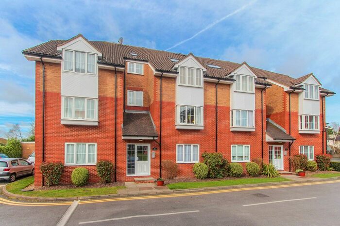 1 Bedroom Flat To Rent In Holm Oak Park, Hagden Lane, Watford, WD18