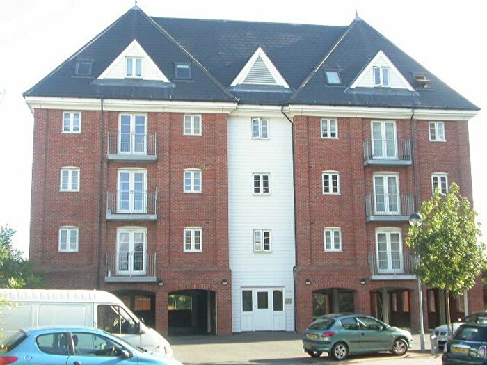 2 Bedroom Flat To Rent In Hythe, CO2