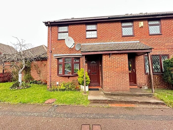 3 Bedroom End Of Terrace House To Rent In Bowbrookvale, Luton, Bedfordshire, LU2