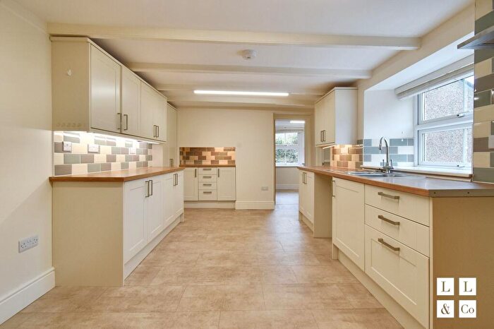 6 Bedroom Farm House To Rent In St. Blazey, Par, PL24